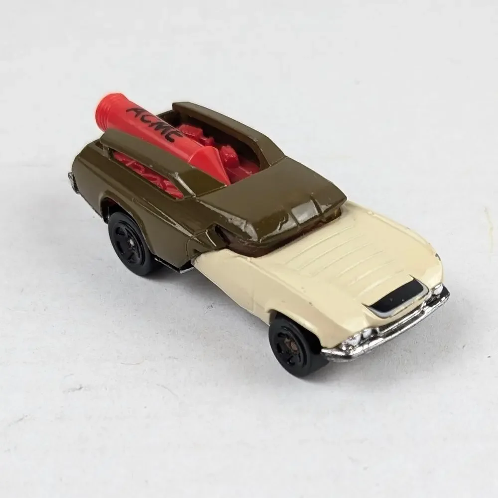 Hot Wheels Looney Tunes Wile E. Coyote Character Car #5 Die-Cast 1:64